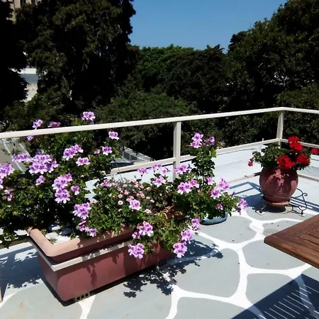 Park House -beside The Medieval Town Of Rhodes Apartment