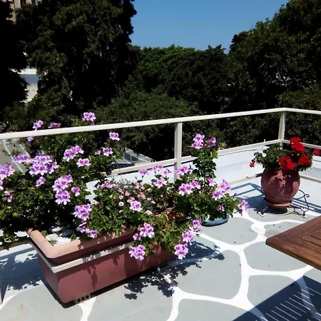 Apartment Park House -beside The Medieval Town Of Rhodes-free Parking