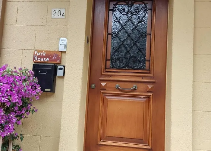 Daire Park House -beside The Medieval Town Of Rhodes-free Parking