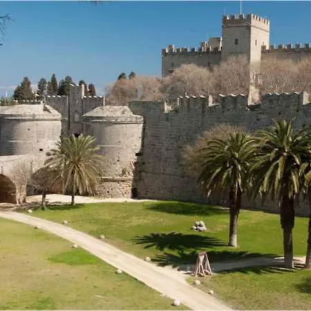 Park House -beside The Medieval Town Of Rhodes-free Parking