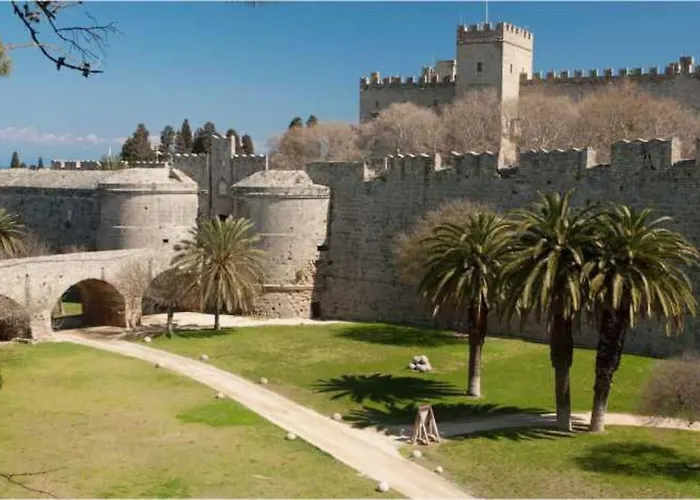 Park House -beside The Medieval Town Of Rhodes-free Parking